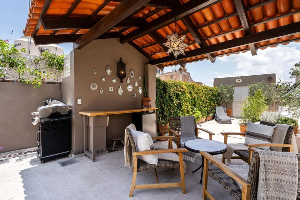 Patio, Day, BBQ facilities, Balcony/Terrace, Seating area, Dining area