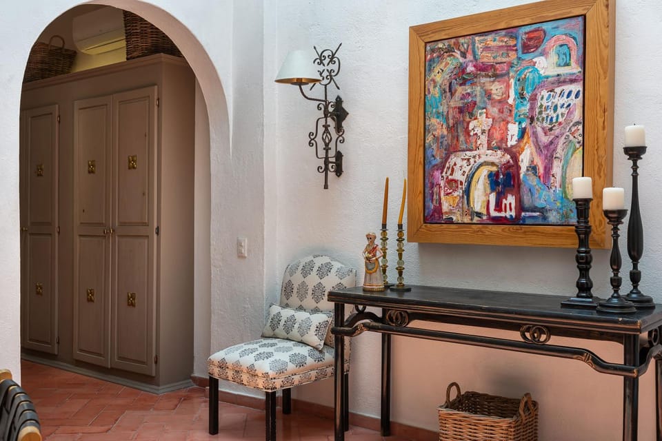 Living room, Decorative detail, Seating area
