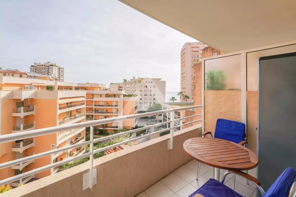 New Large Studio - Monaco Border - Sea View - Lift - Parking included Apartment in French Riviera