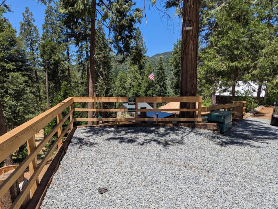 Big Woods Retreat Luxury tent in Sierra Nevada