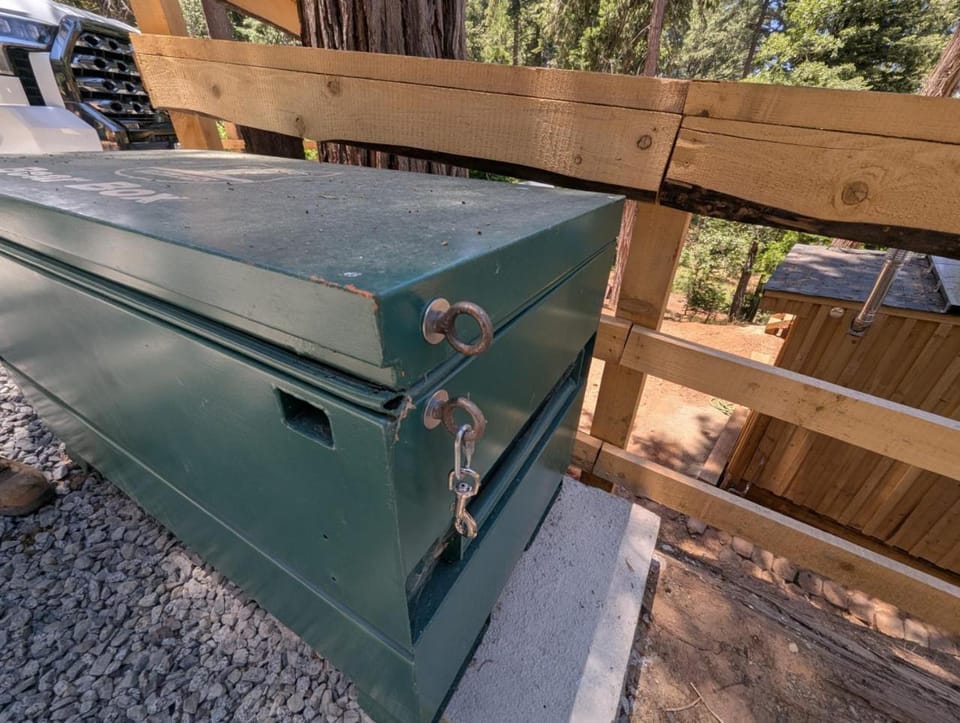 Big Woods Retreat Luxury tent in Sierra Nevada