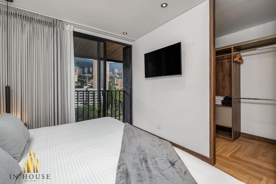 Morph 1401 - Luxe & bright ap in Poblado with AC Apartment in Medellin