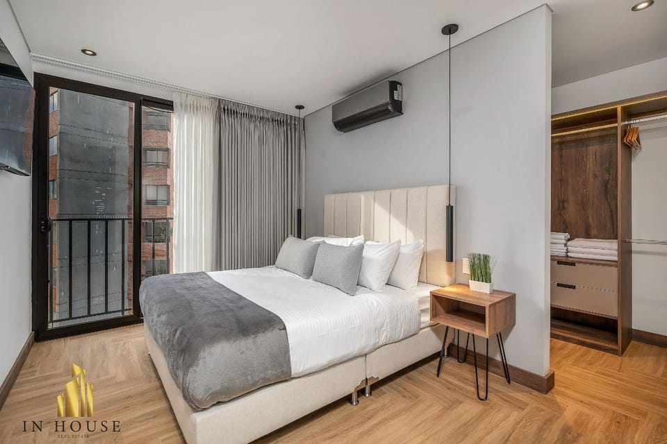 Morph 1401 - Luxe & bright ap in Poblado with AC Apartment in Medellin