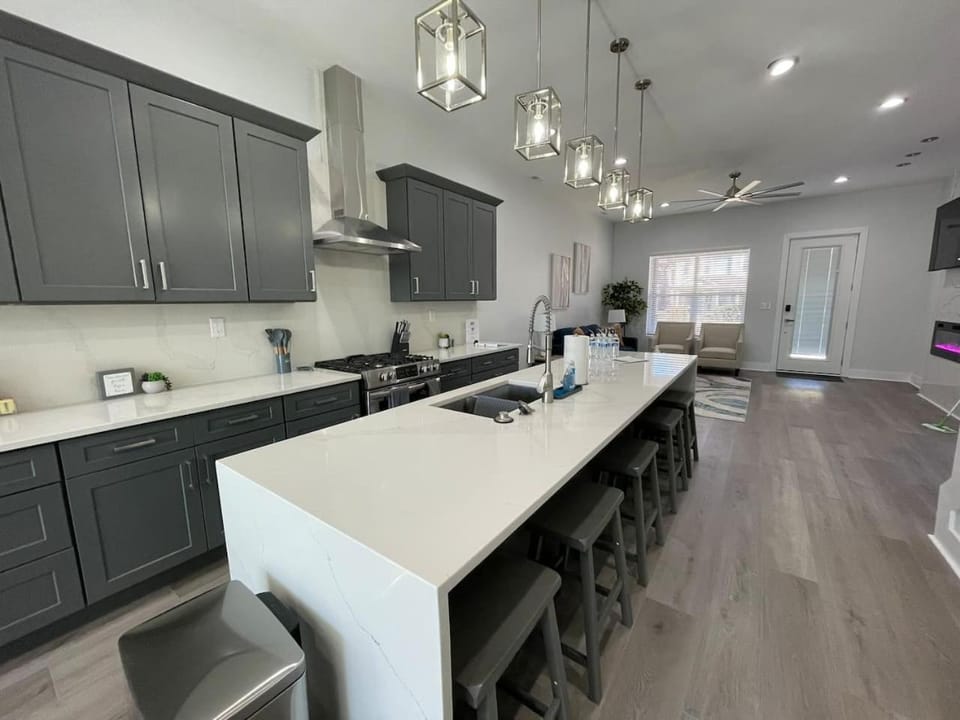 Luxury 4 Bedroom 5 Bath Townhome Downtown Indpls 2226 House in Indianapolis