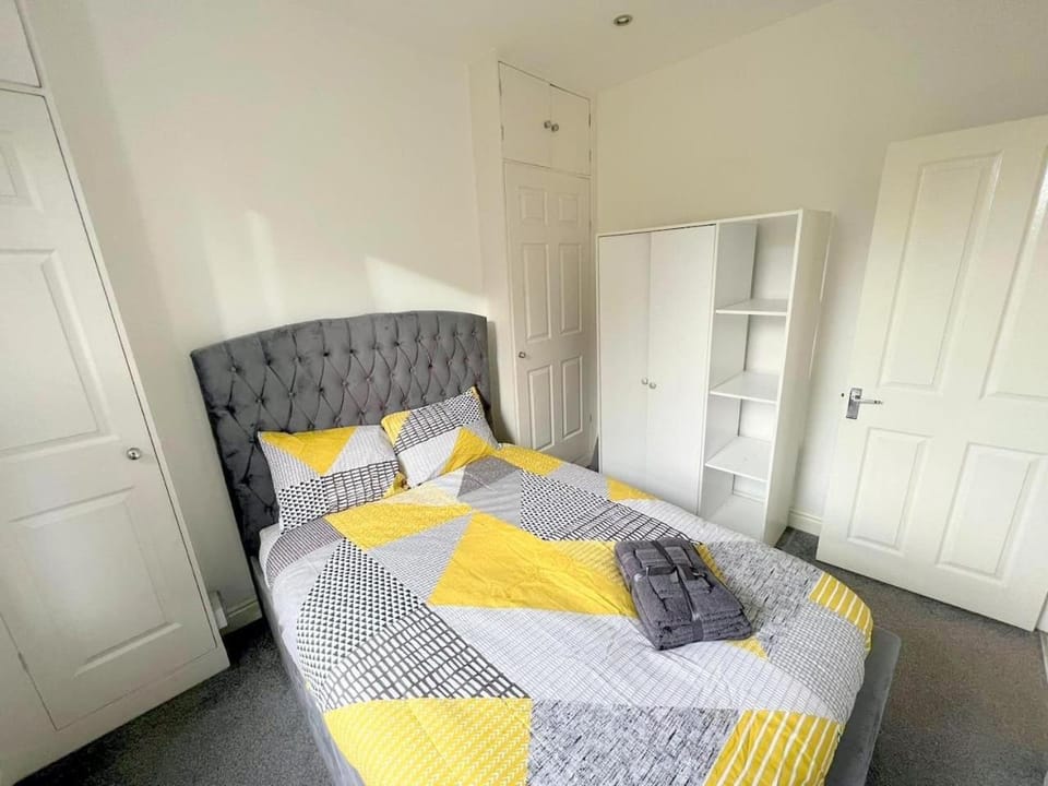 1-bedroom Flat in Sutton Apartment in England
