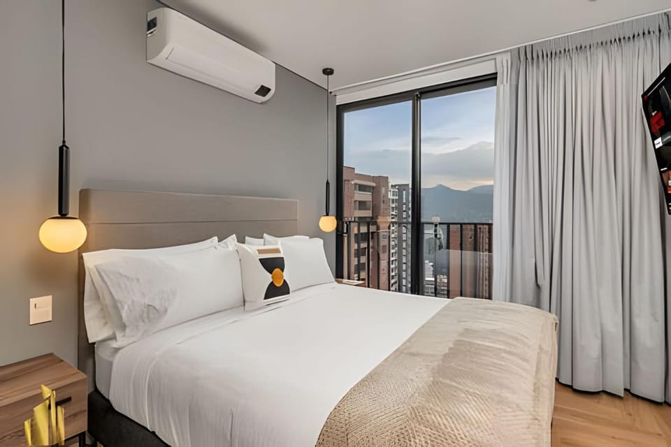 Morph 1602 - Luxury escape in Poblado/Jacuzzi/AC Apartment in Medellin