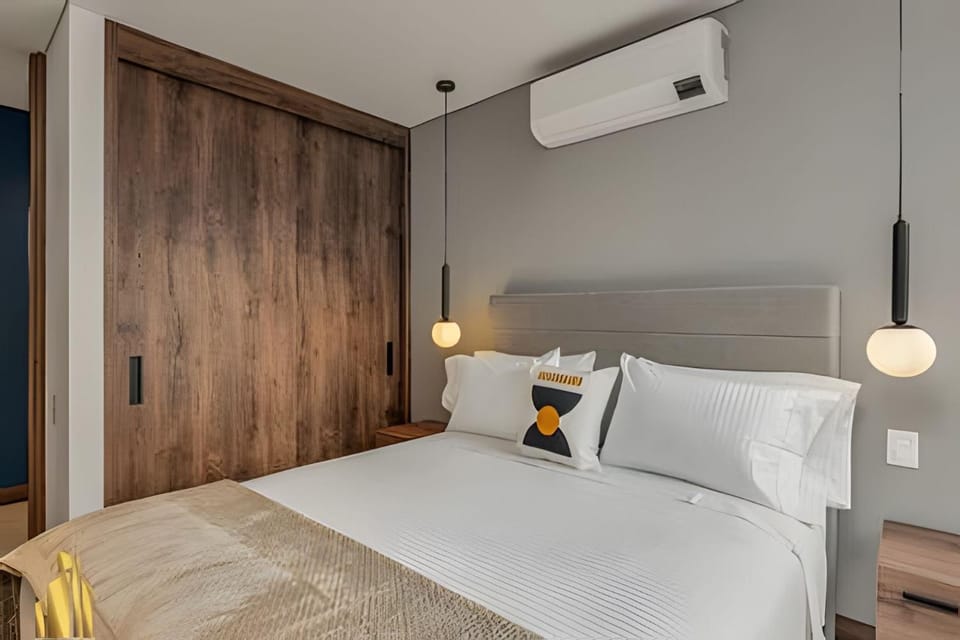 Morph 1602 - Luxury escape in Poblado/Jacuzzi/AC Apartment in Medellin
