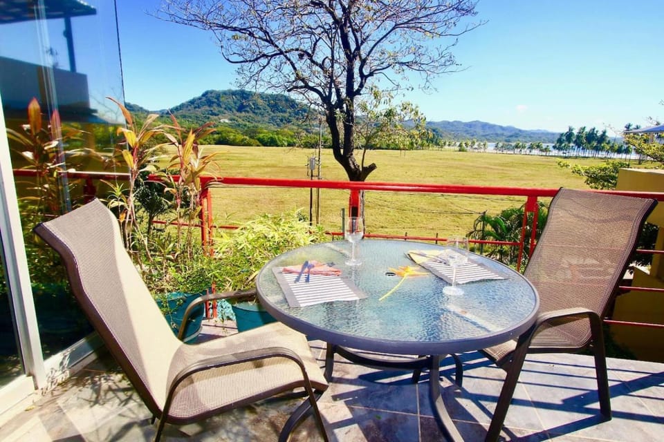 Begonia Luxury Beach & Ocean Views, Steps To Sand House in Samara