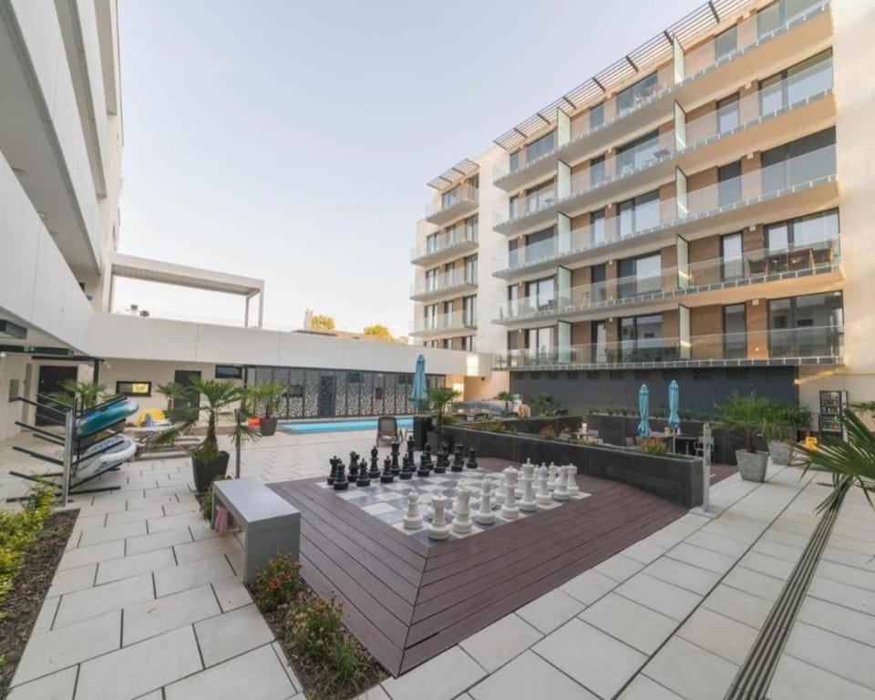 Property building, Swimming pool, Swimming pool