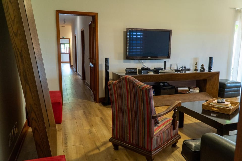Communal lounge/ TV room, TV and multimedia, Living room, Seating area