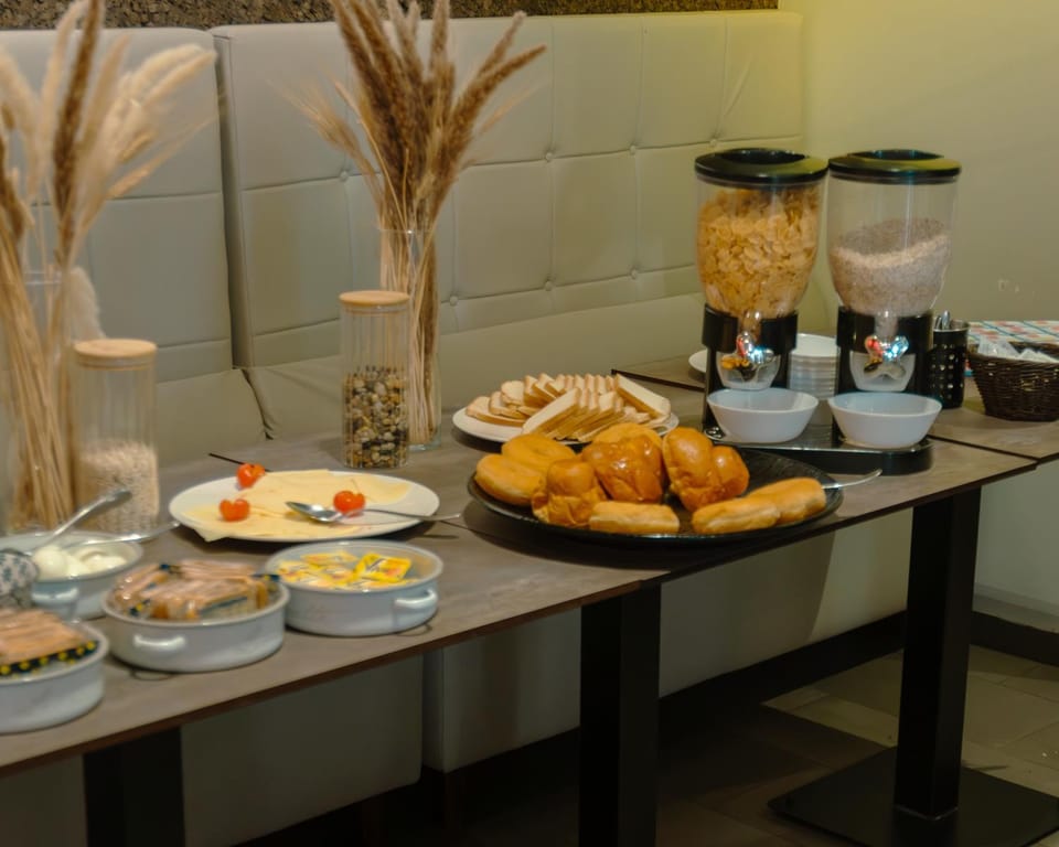 Food and drinks, Food, Breakfast, Continental breakfast, Buffet breakfast