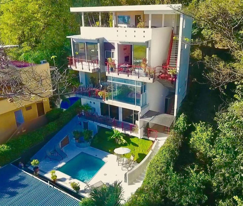 Dahlia Penthouse Beach Getaway, Stunning Views! House in Samara