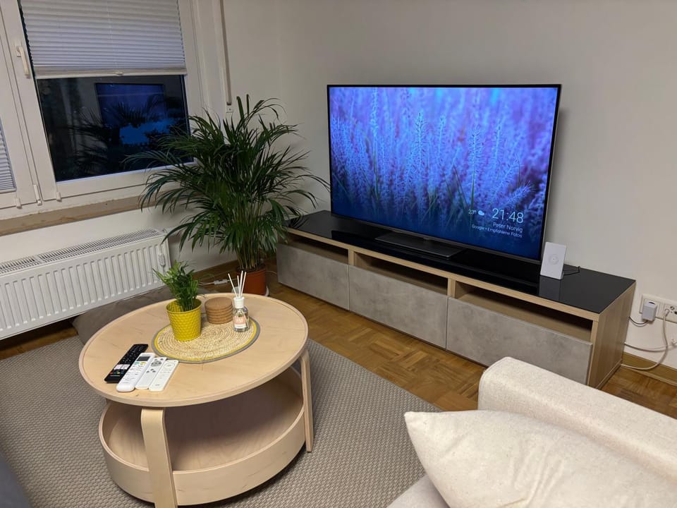 Communal lounge/ TV room, TV and multimedia, Evening entertainment