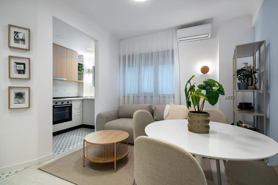 Kitchen or kitchenette, Living room, Seating area, Dining area, oven, stove, air conditioner