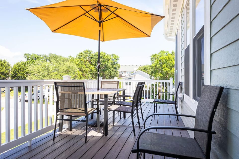Modern Home in the Heart of KDH Minutes to Beach House in Kill Devil Hills