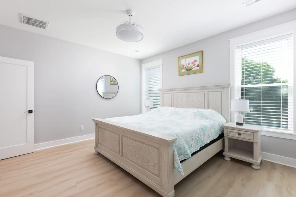 Modern Home in the Heart of KDH Minutes to Beach House in Kill Devil Hills