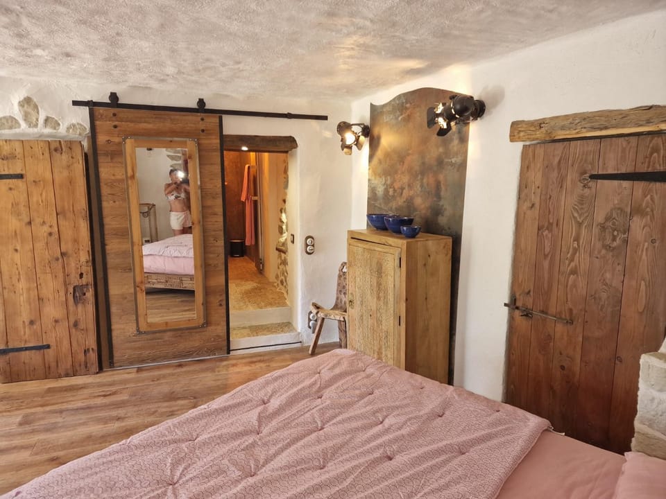 Bedroom, wardrobe