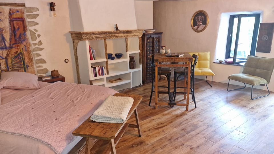 Library, Seating area, Bedroom