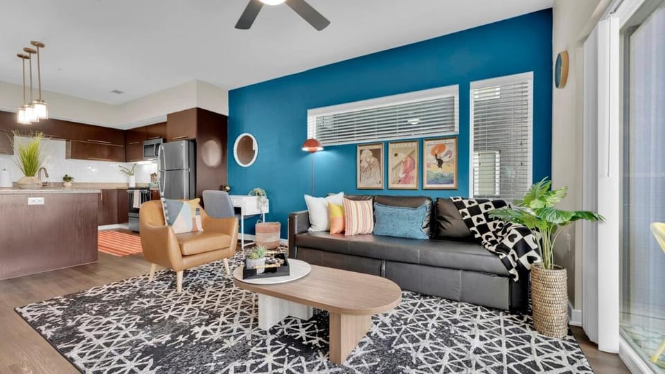 LUX 1B1B with Parking, Pool, Gym, Private Patio near Austin Apartment in Leander