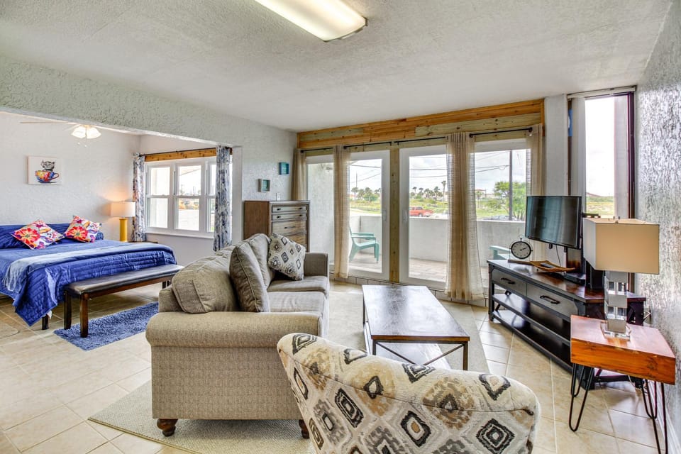 Swim, Fish & Suntan: Cozy Corpus Christi Retreat Apartment in North Padre Island