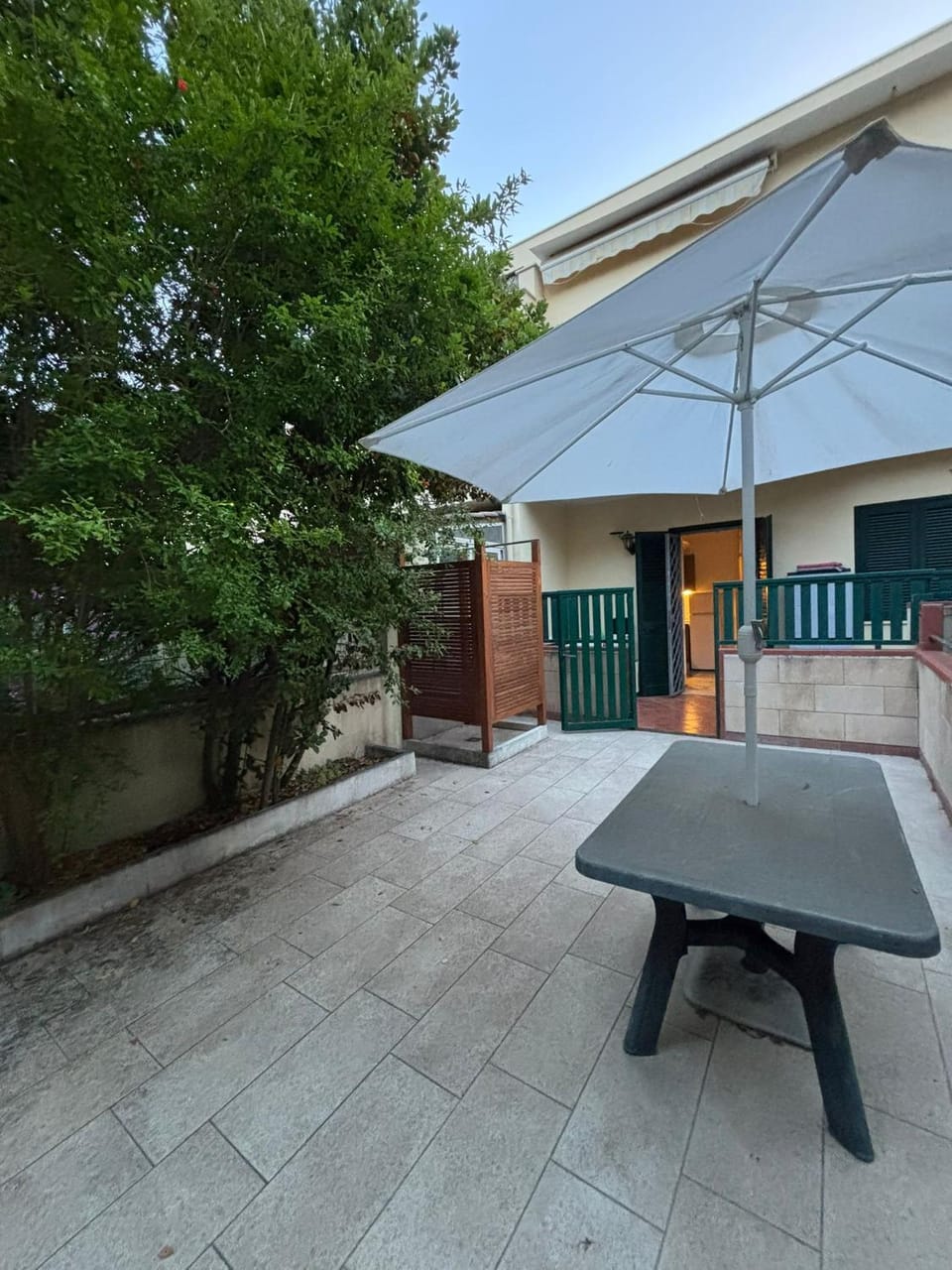 Patio, Day, Balcony/Terrace, Dining area