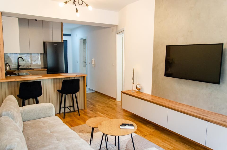 Communal lounge/ TV room, TV and multimedia, Kitchen or kitchenette, Seating area, Dining area, Evening entertainment