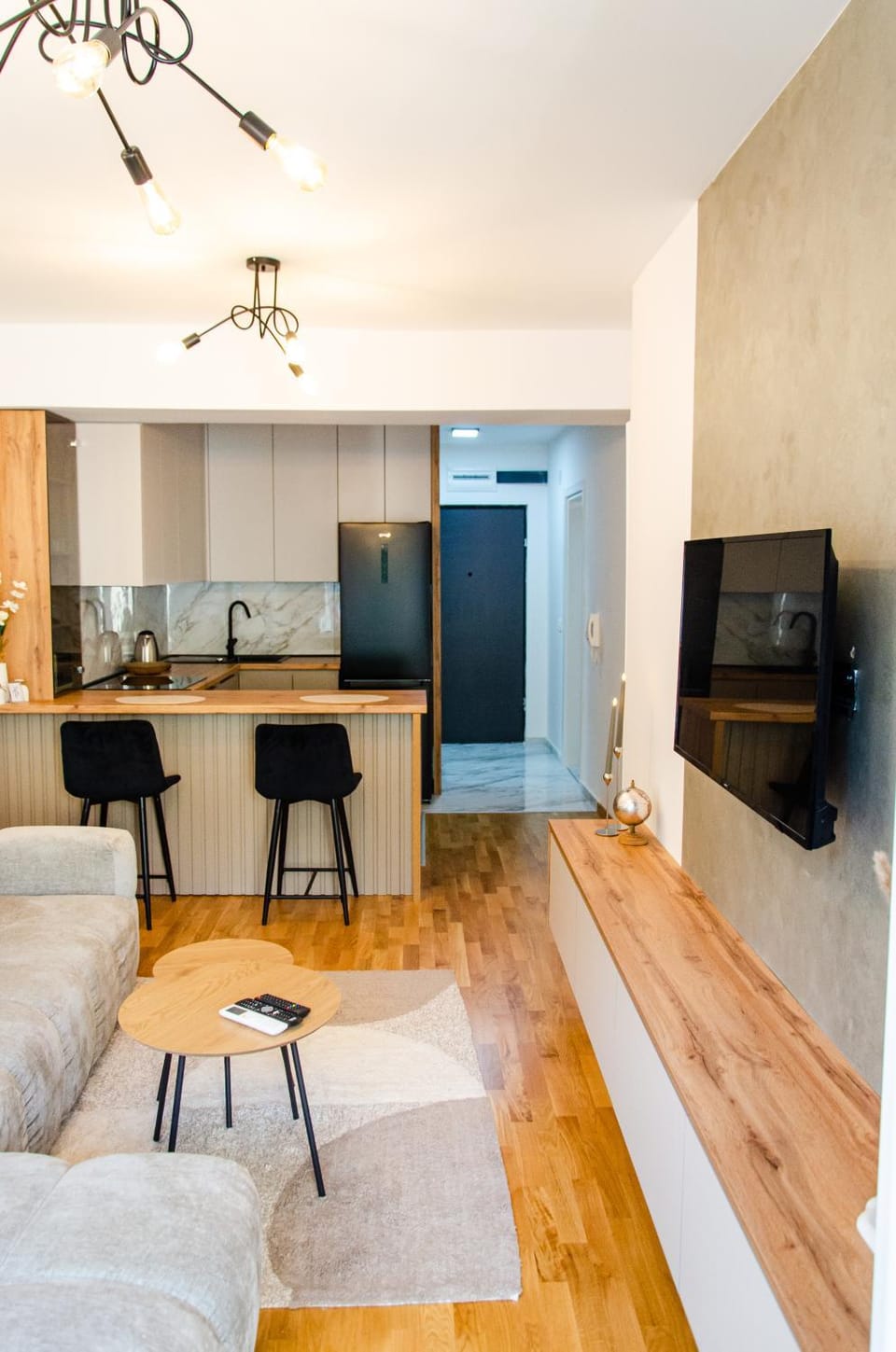 Communal lounge/ TV room, Seating area, Dining area