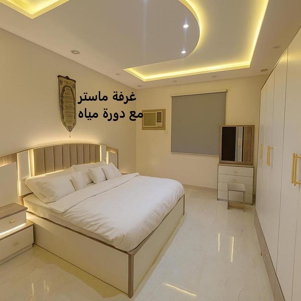 Bed, TV and multimedia, Living room, Photo of the whole room, Seating area, Bedroom, wardrobe