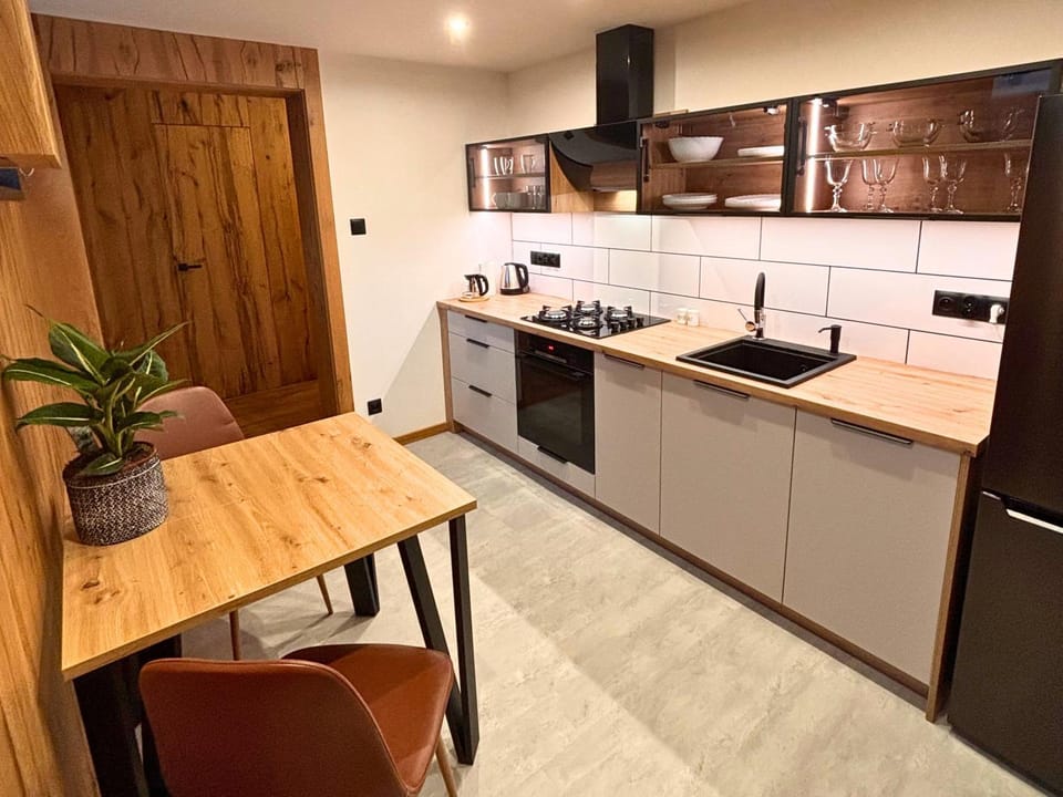 Kitchen or kitchenette, oven, stove