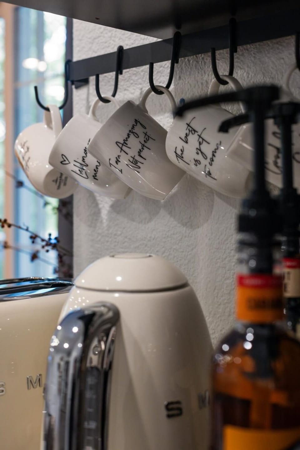 Spacious Stylish Modern Daylight Basement Retreat King Bed Office - Bellevue House in Bellevue