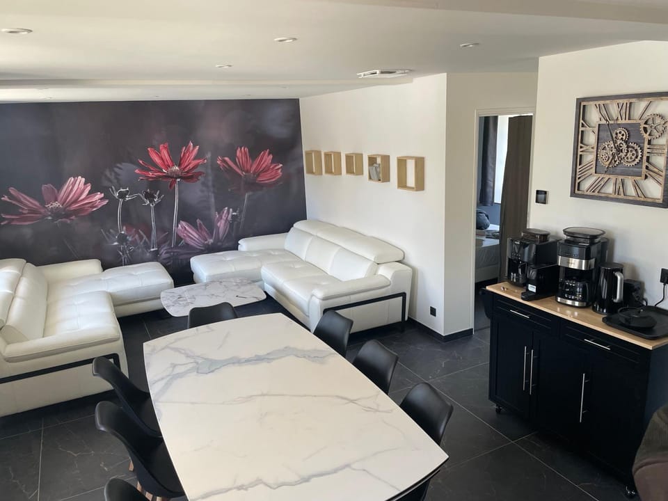 Coffee/tea facilities, Seating area