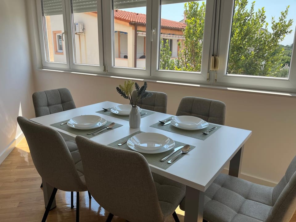 Seating area, Dining area