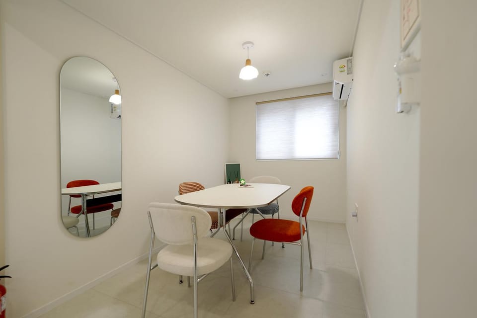 Hugainn Yeonnam J Apartment in Seoul