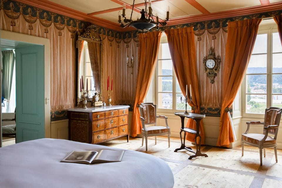 Bed, Seating area, Bedroom