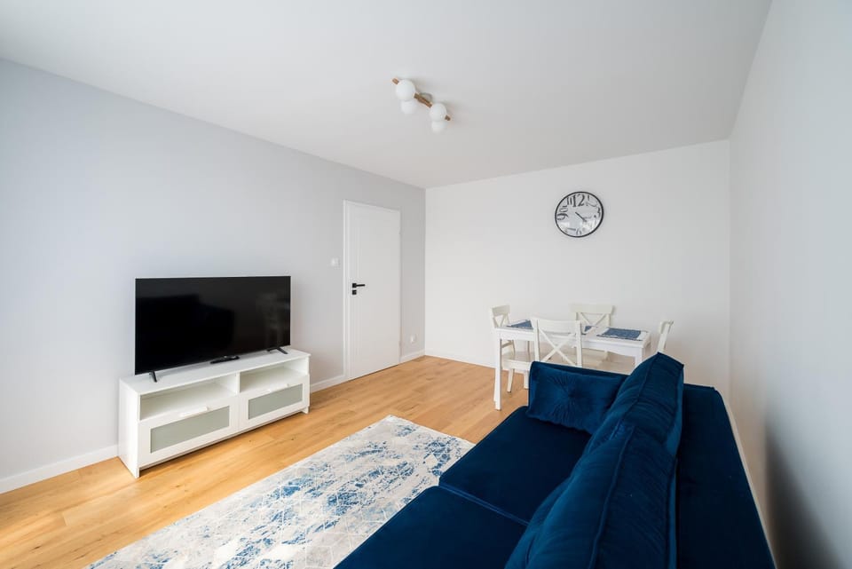TV and multimedia, Living room, Photo of the whole room, Seating area, Evening entertainment
