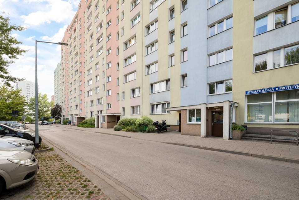 Property building, Neighbourhood, Location