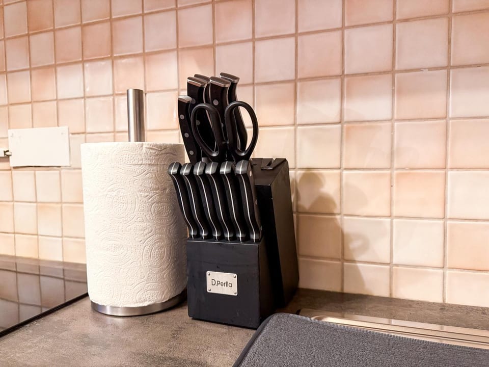 Kitchen or kitchenette, kitchen