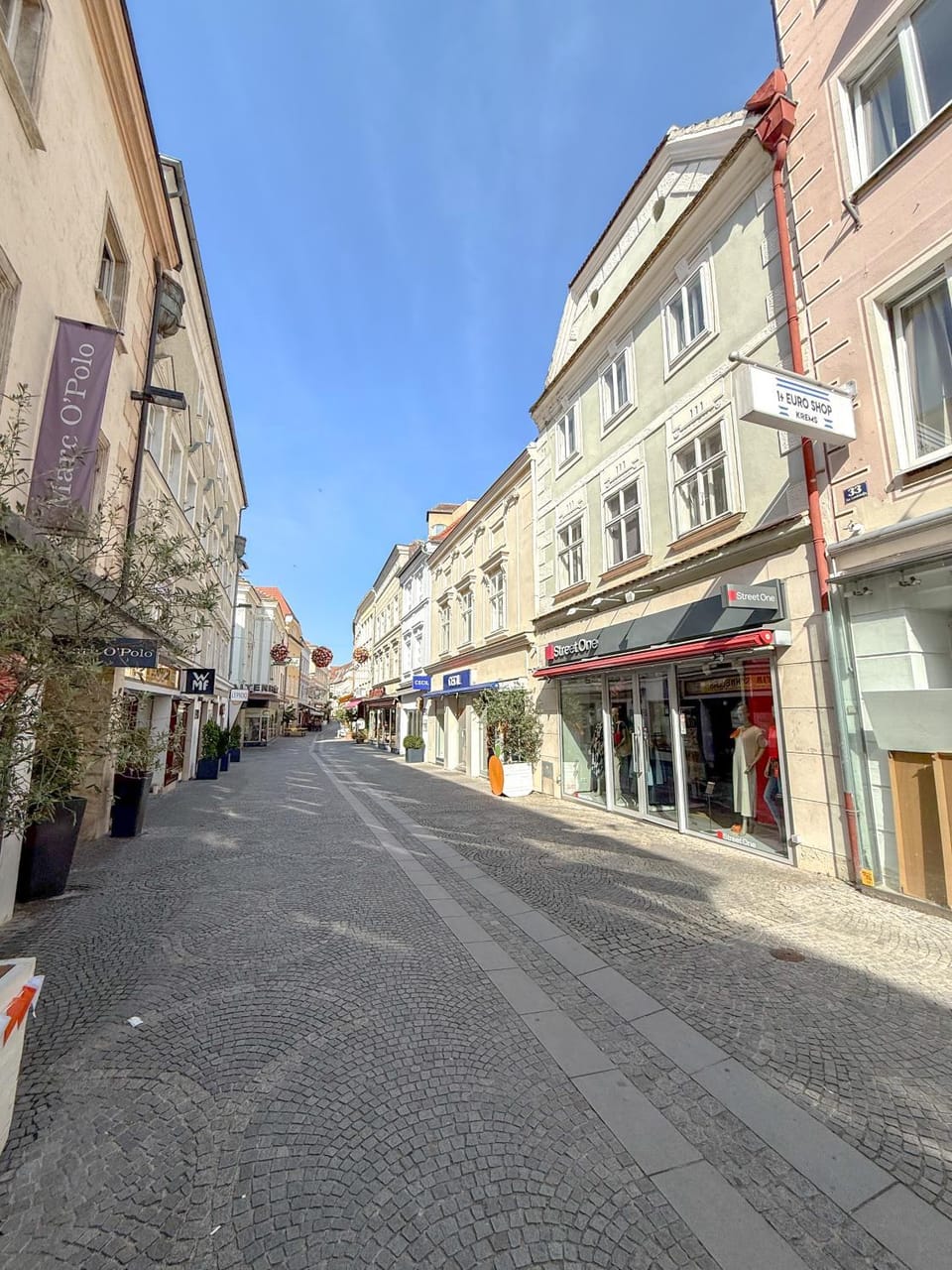 Neighbourhood, Street view