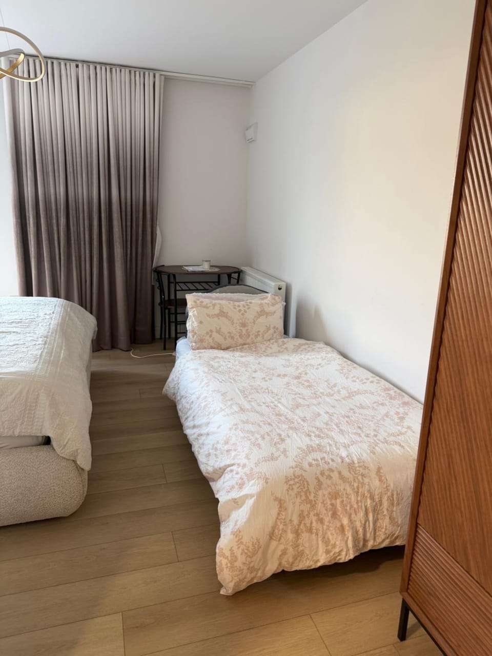 Stylish SuperKing and King Ensuite Bedrooms in Dublin-Free Parking- 15 min Airport Vacation rental in County Dublin