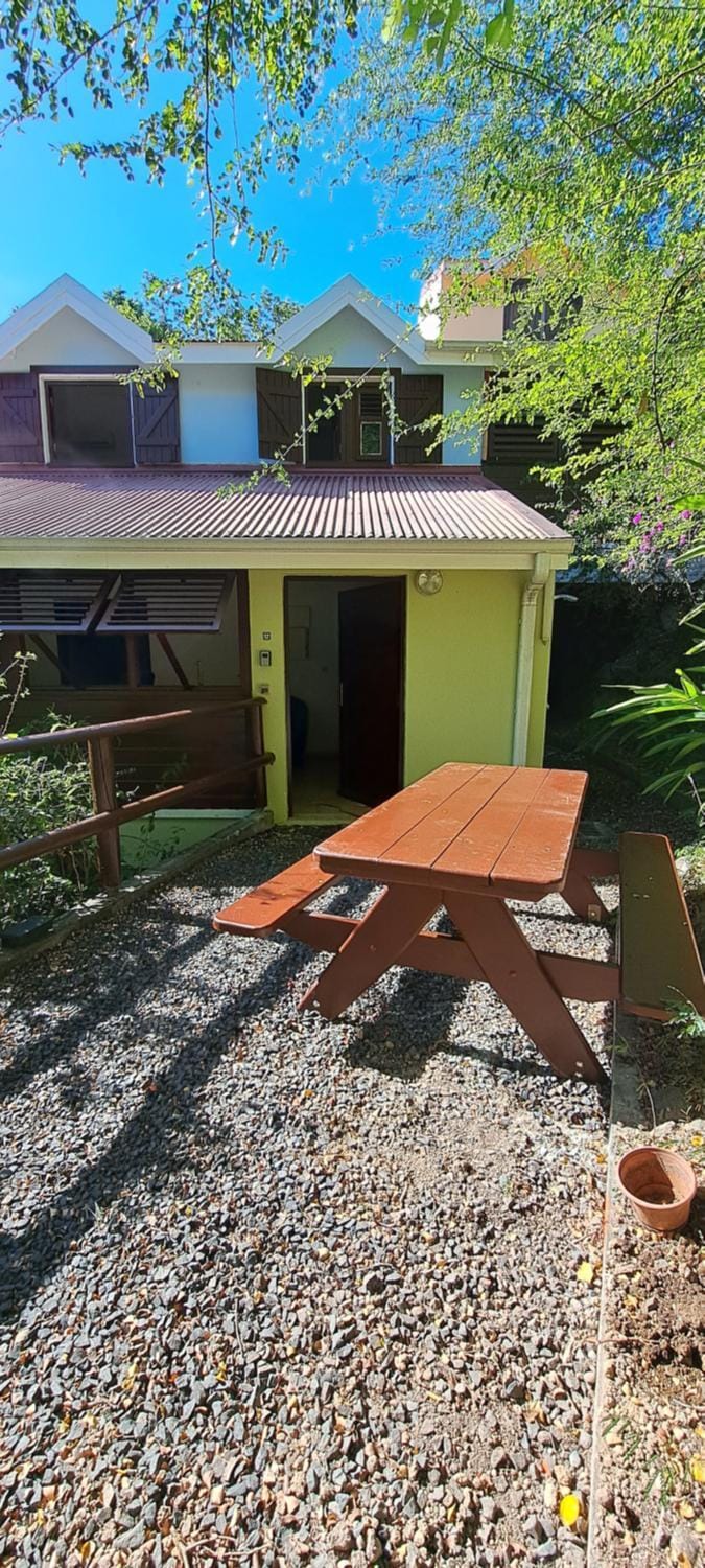 Gite Ti Kanpech 4 personnes en bord de mer à Malendure House in Bouillante