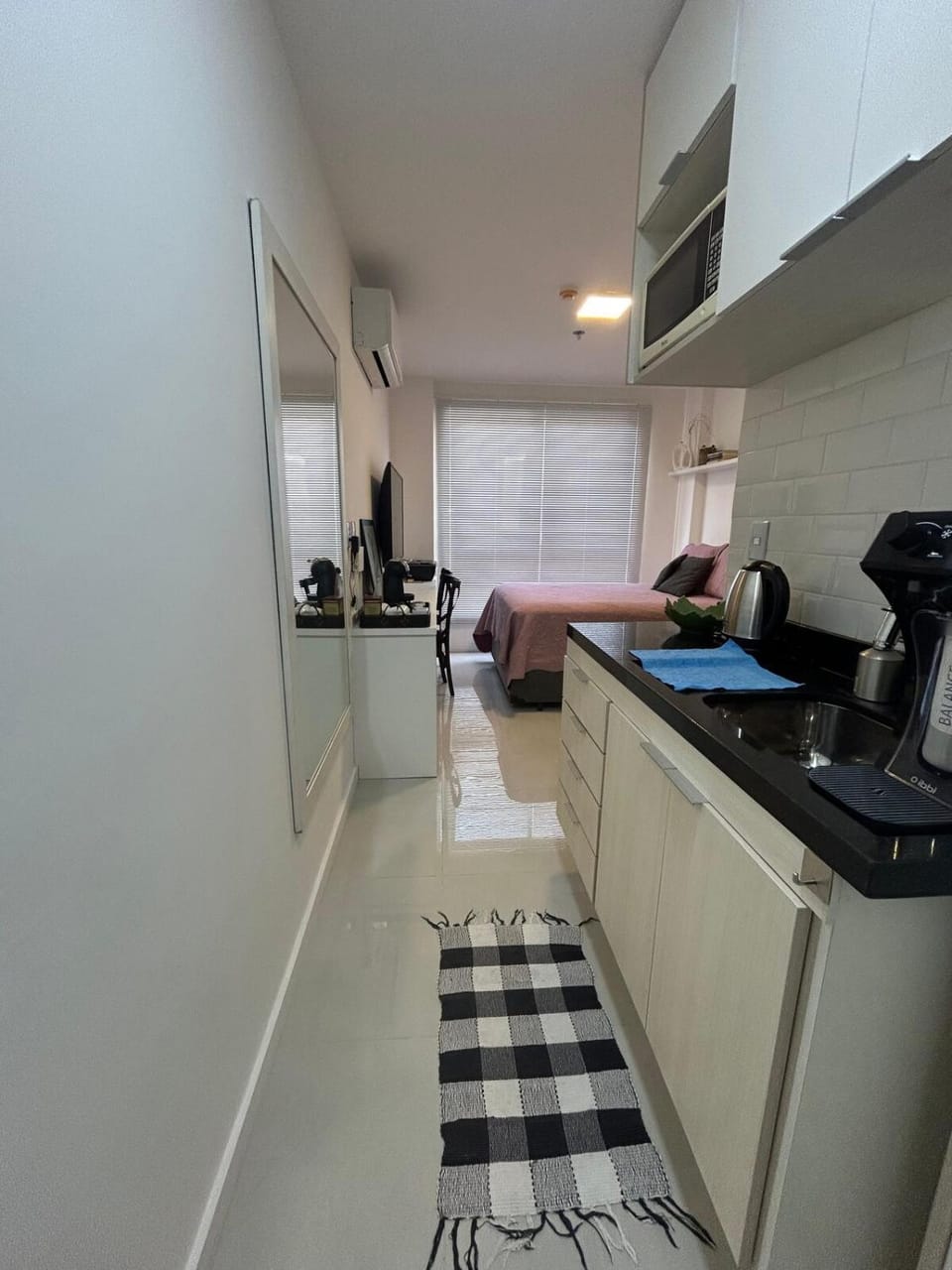 Kitchen or kitchenette, minibar, oven