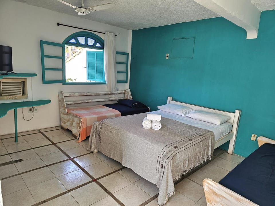 Bed, Photo of the whole room, towels