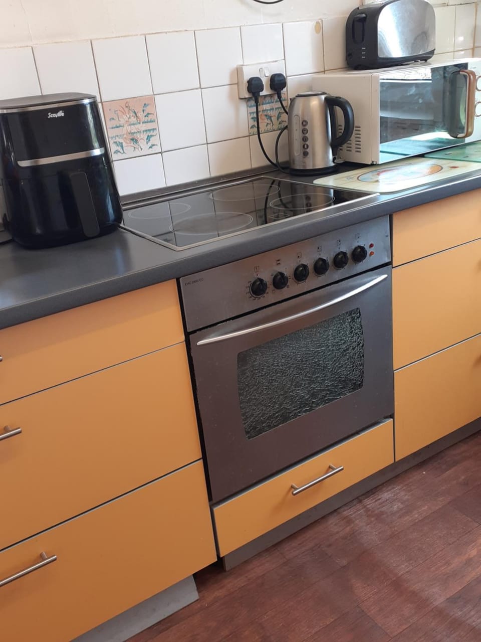 Coffee/tea facilities, Kitchen or kitchenette, dishwasher, toaster