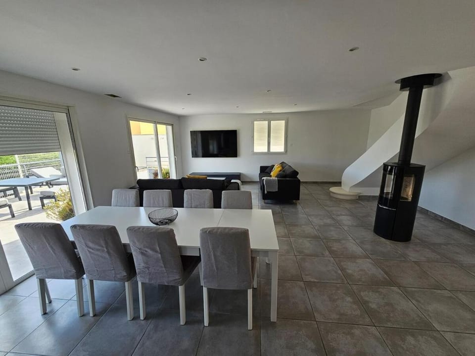 Living room, Dining area