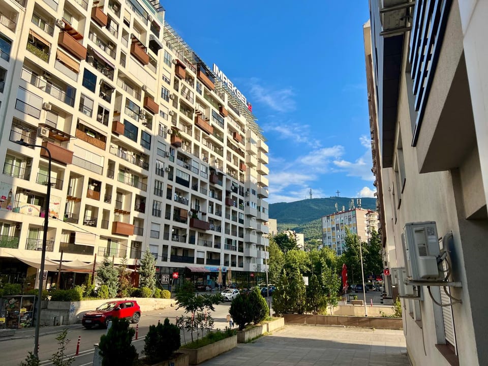 Property building, Neighbourhood, Mountain view, Street view, Location
