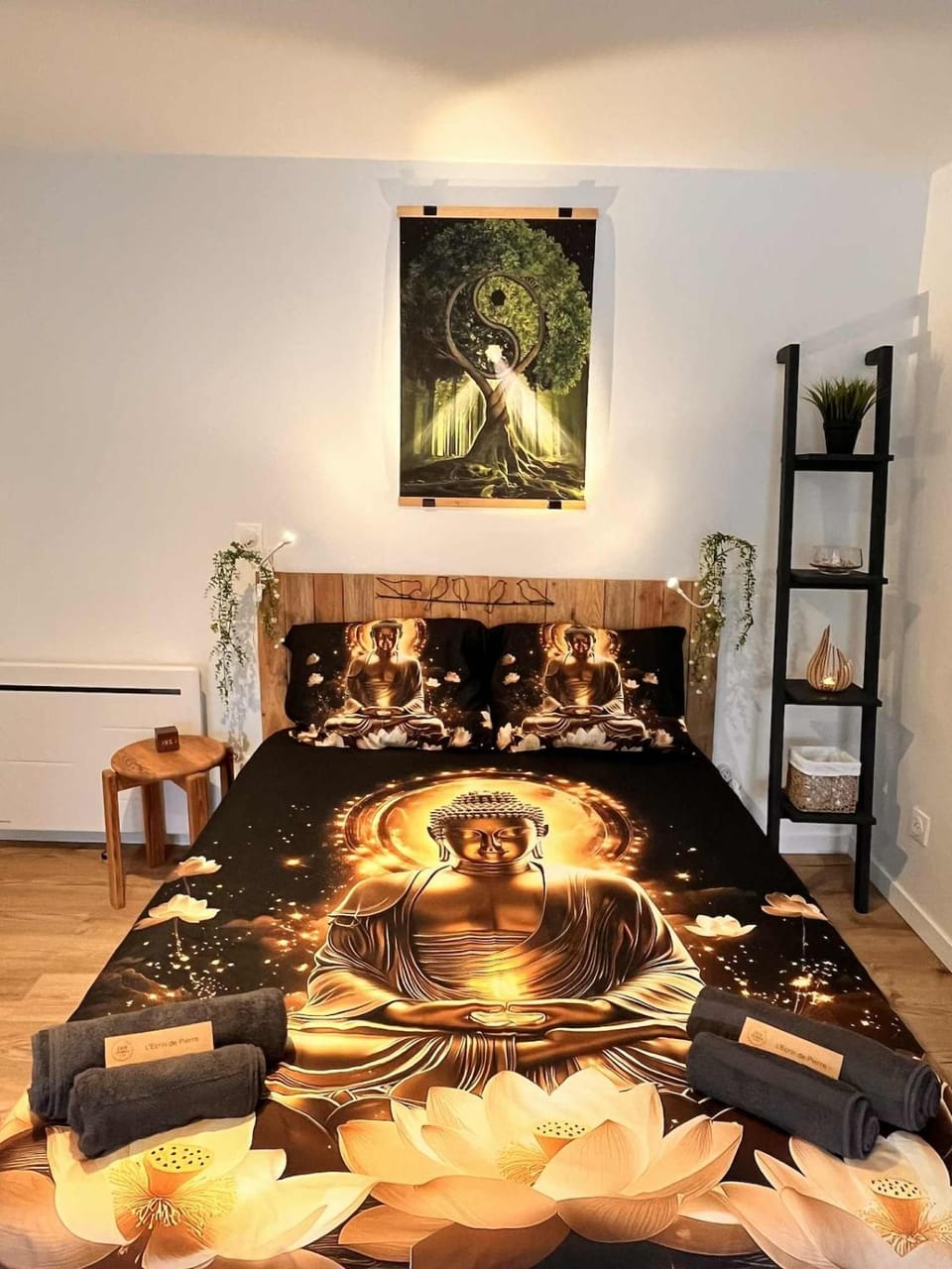 Bed, Decorative detail, Bedroom