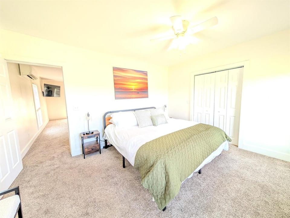 Cozy Upstairs Unit Near River and Marina Access House in Lake Erie