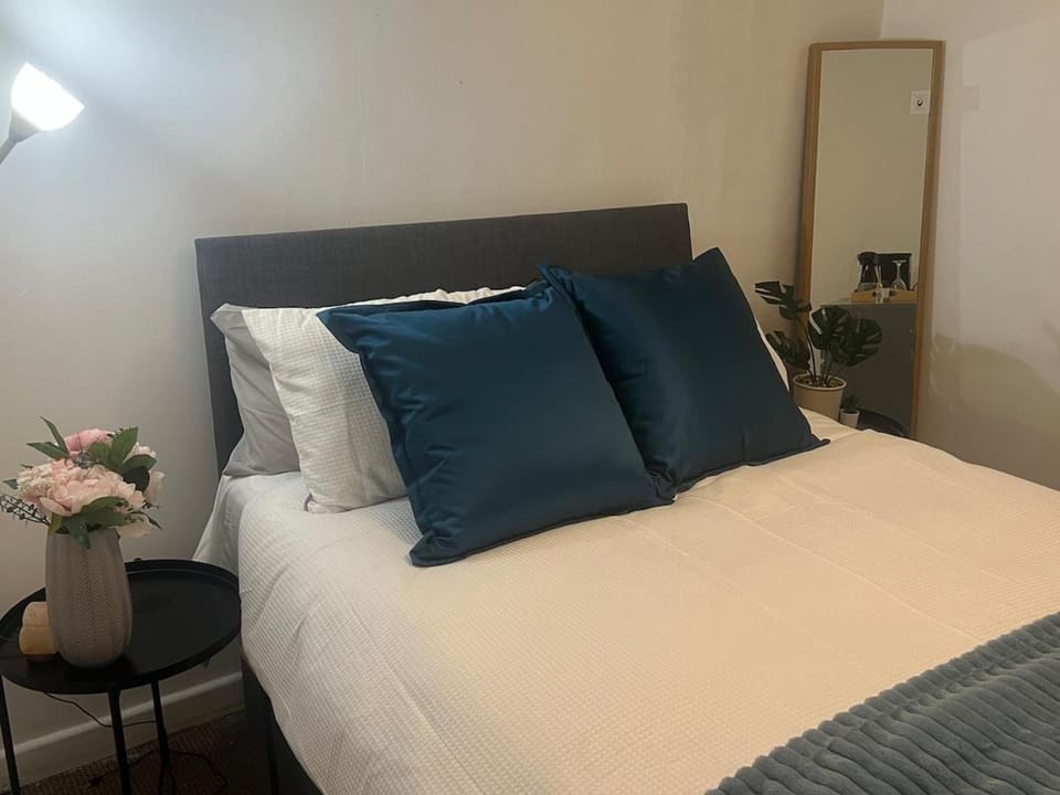 Spacious room in shared apartment Bristol Apartment in Bristol