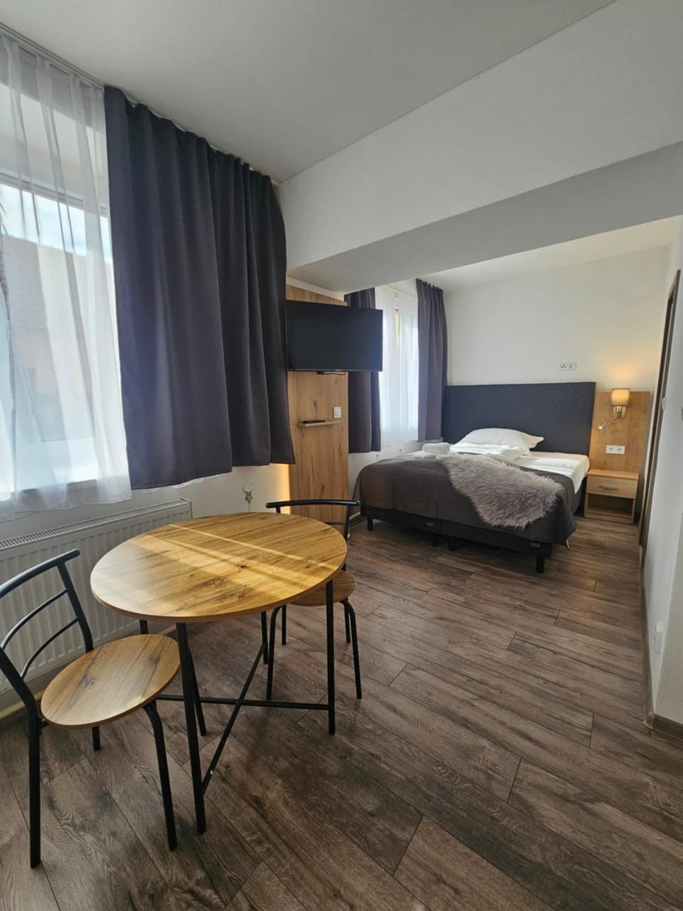 Bed, Kitchen or kitchenette, Living room, Dining area