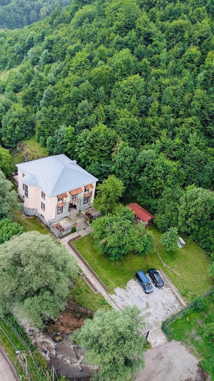 Property building, Spring, Day, Neighbourhood, Natural landscape, Mountain view, Parking